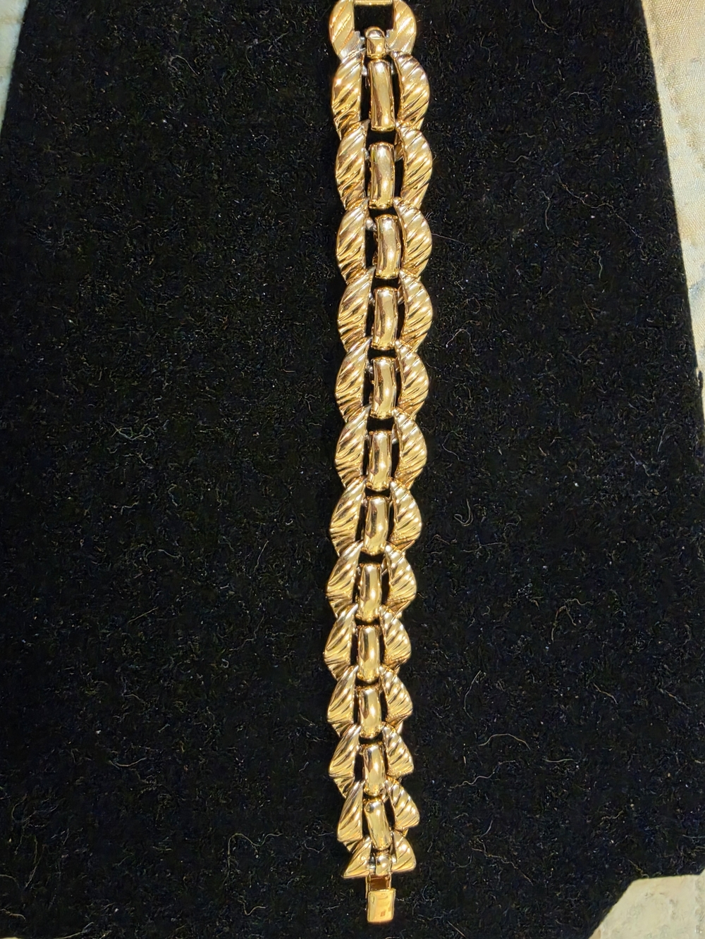Vintage Monet Gold Link Bracelet - Classic Chain Design